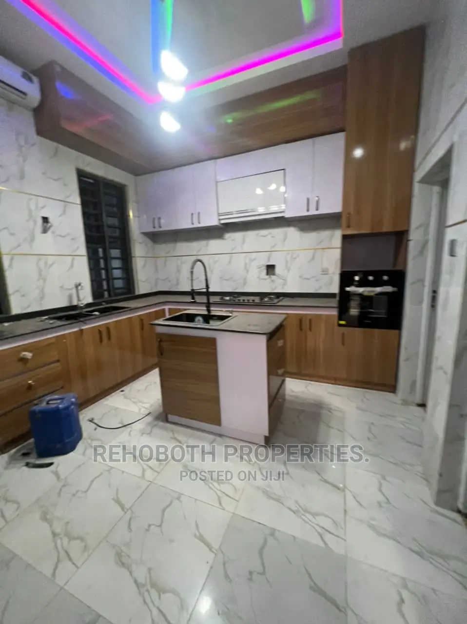 5bdrm Duplex in Kolapo Ishola, Ibadan for Rent