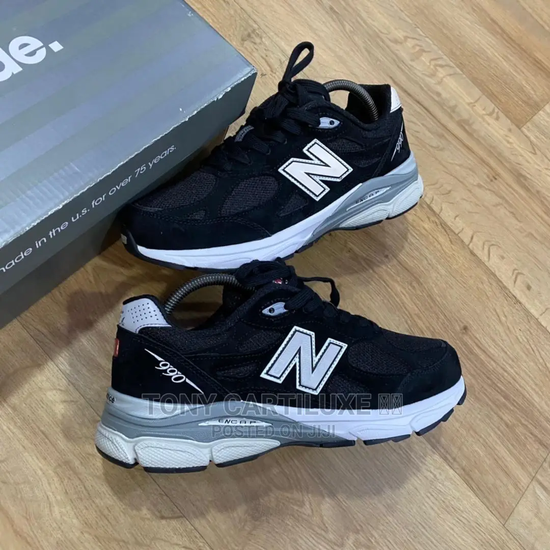 - New Balance 990V3 Sneakers