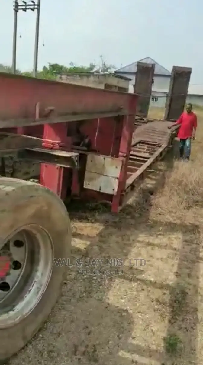 100 Tons Triple Axle 40 Ft Lowbed Back Only