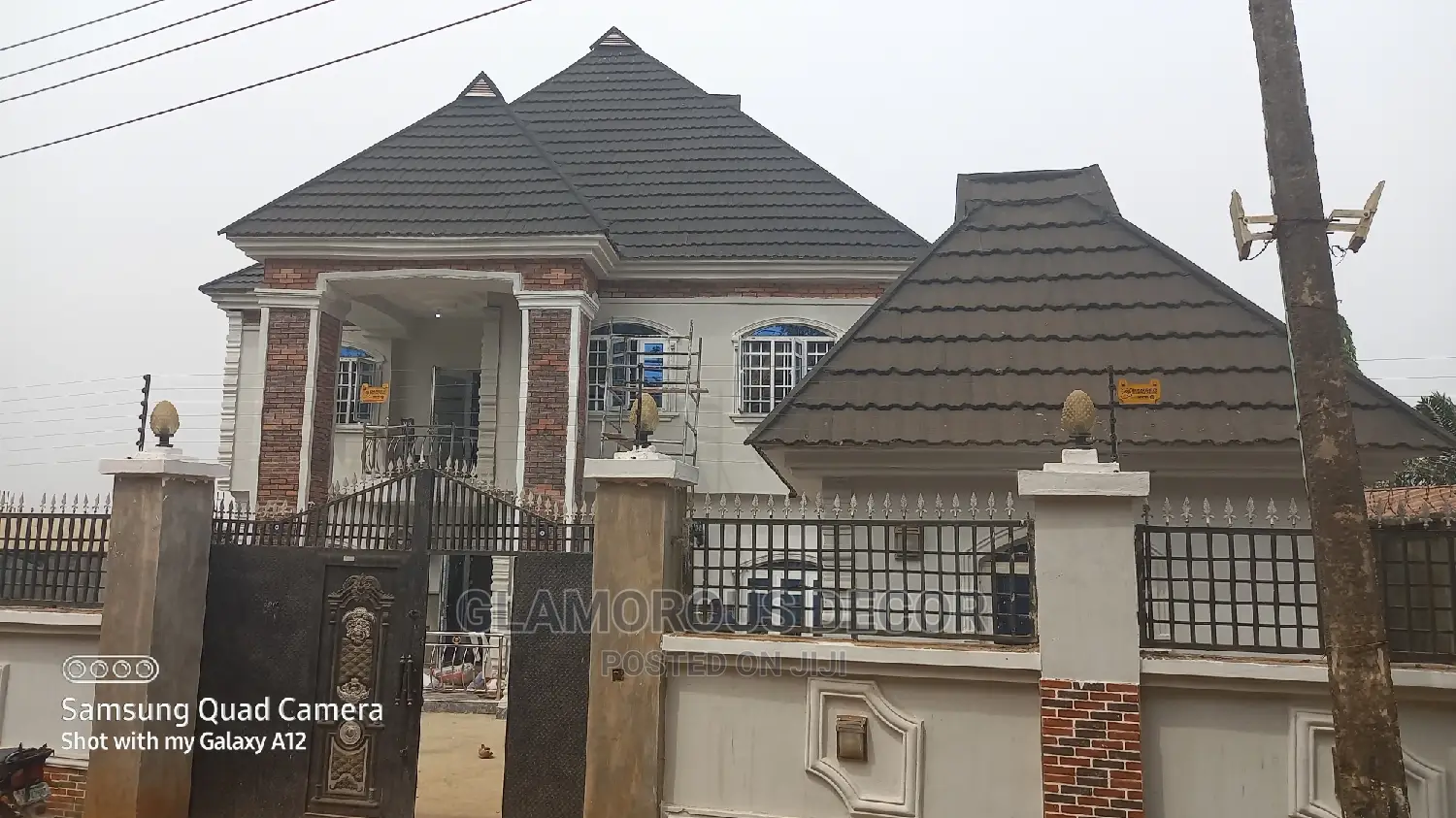 PROFFESIONAL HOUSE PAINTINGS/Wall Screeding