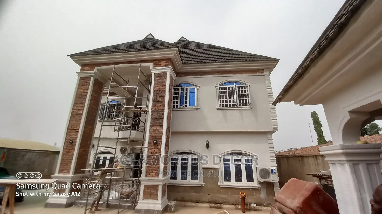 PROFFESIONAL HOUSE PAINTINGS/Wall Screeding