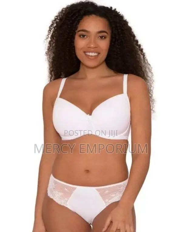 White Foam Paded T-Shirt Bra. Bra Size 40FF. Big Bra Size