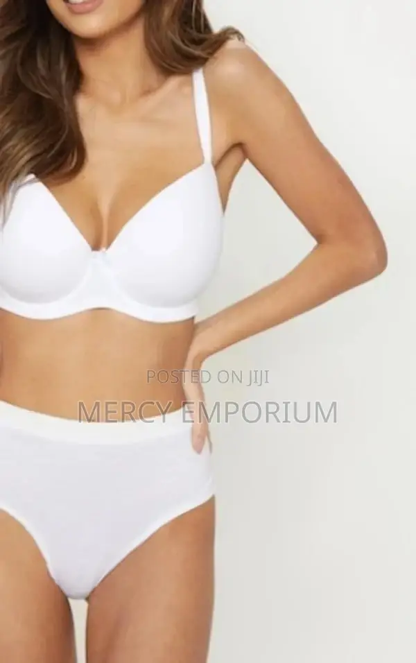 White Foam Paded T-Shirt Bra. Bra Size 40FF. Big Bra Size
