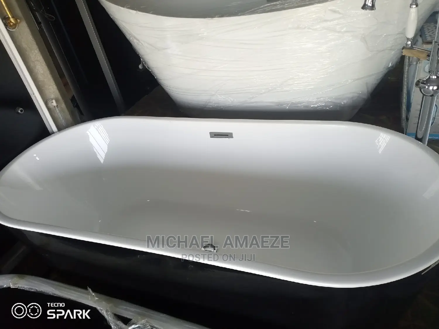 White and Black Bathtub