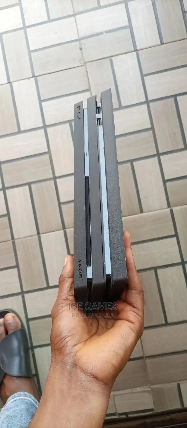 Ps4 Pro 1tb With 1 Controller and 11 Games Installed