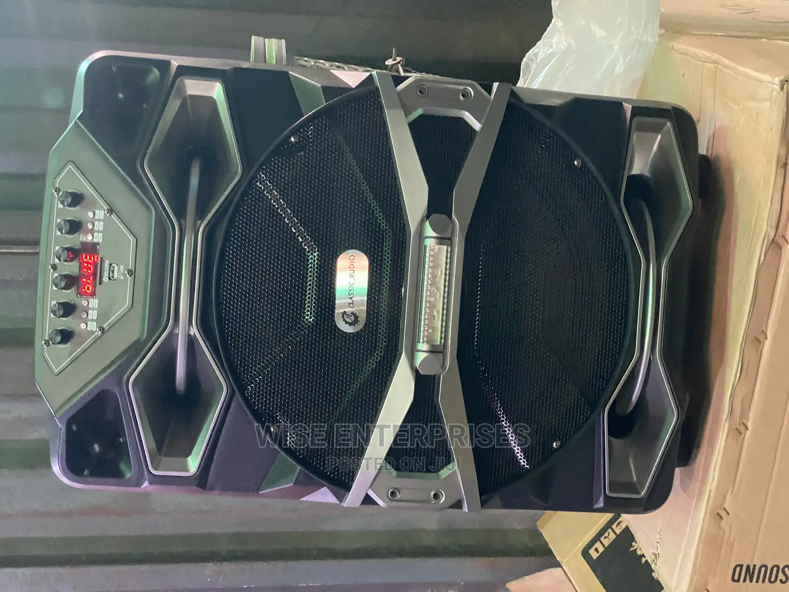 15 Inches Rechargeable Speaker