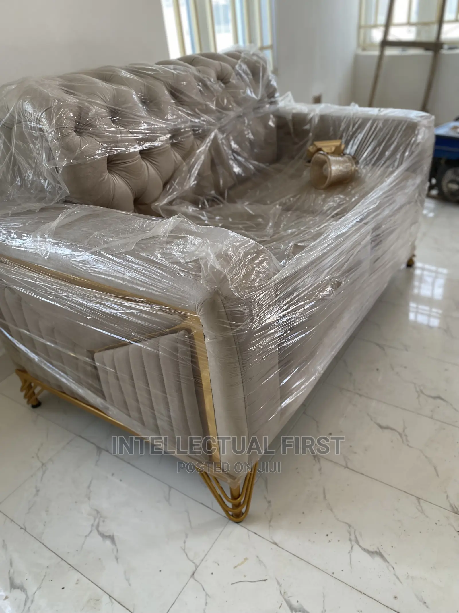 Exotic 7 Seater Living Room Fabric Made Royal Sofa Chair.