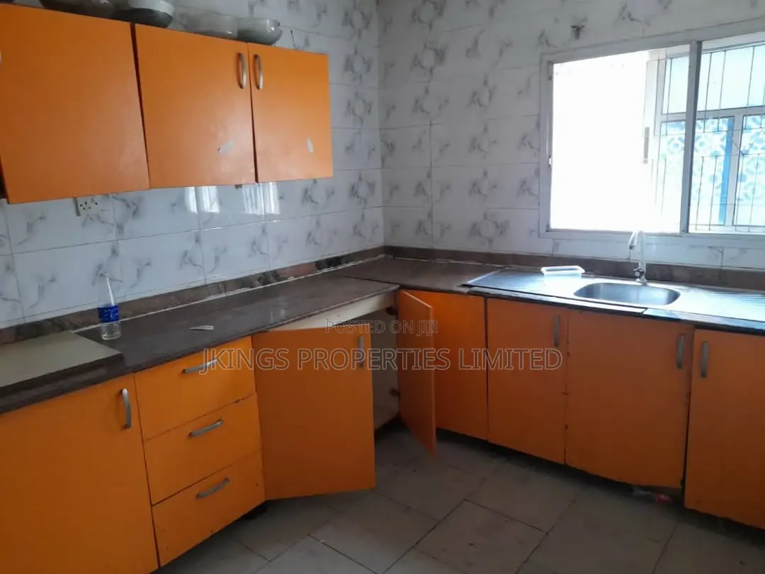 3bdrm Block of Flats in River Valley Estate for rent