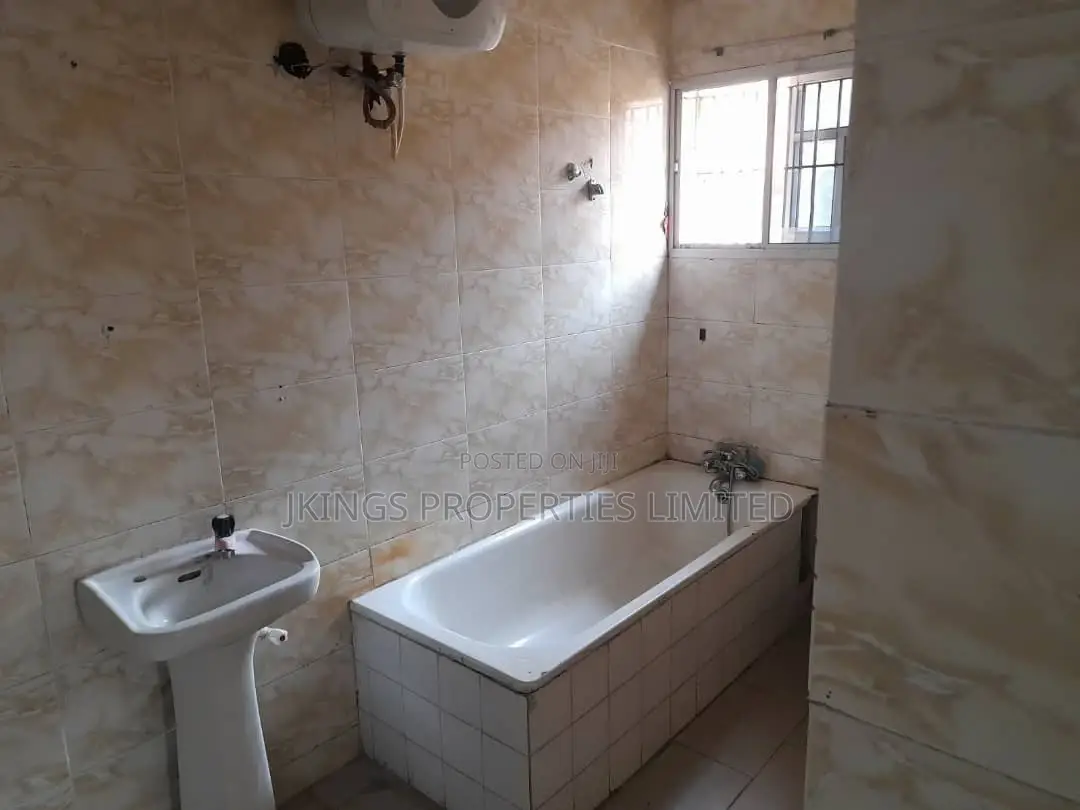 3bdrm Block of Flats in River Valley Estate for rent