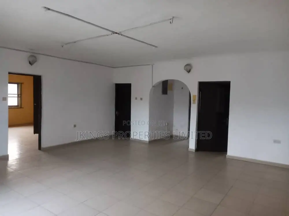 3bdrm Block of Flats in Off College Road, Ifako-Ogba for rent