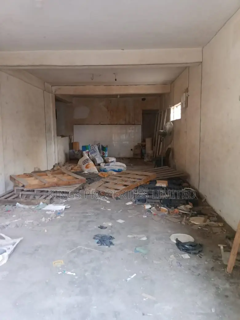 3bdrm Block of Flats in Off College Road, Ifako-Ogba for rent