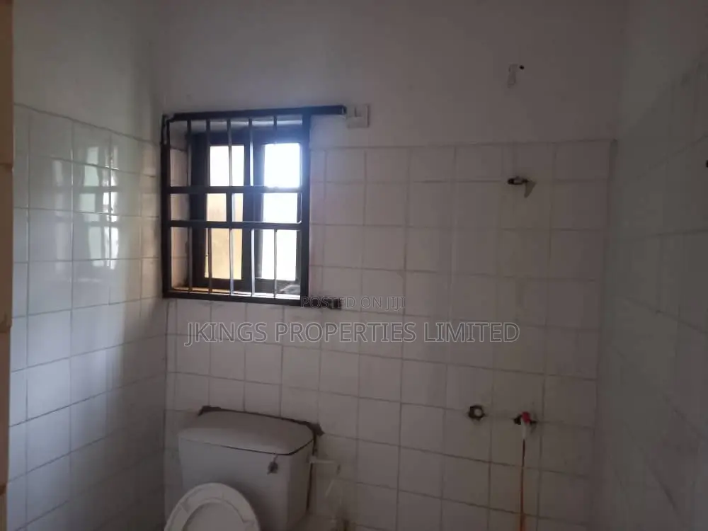 3bdrm Block of Flats in Off College Road, Ifako-Ogba for rent