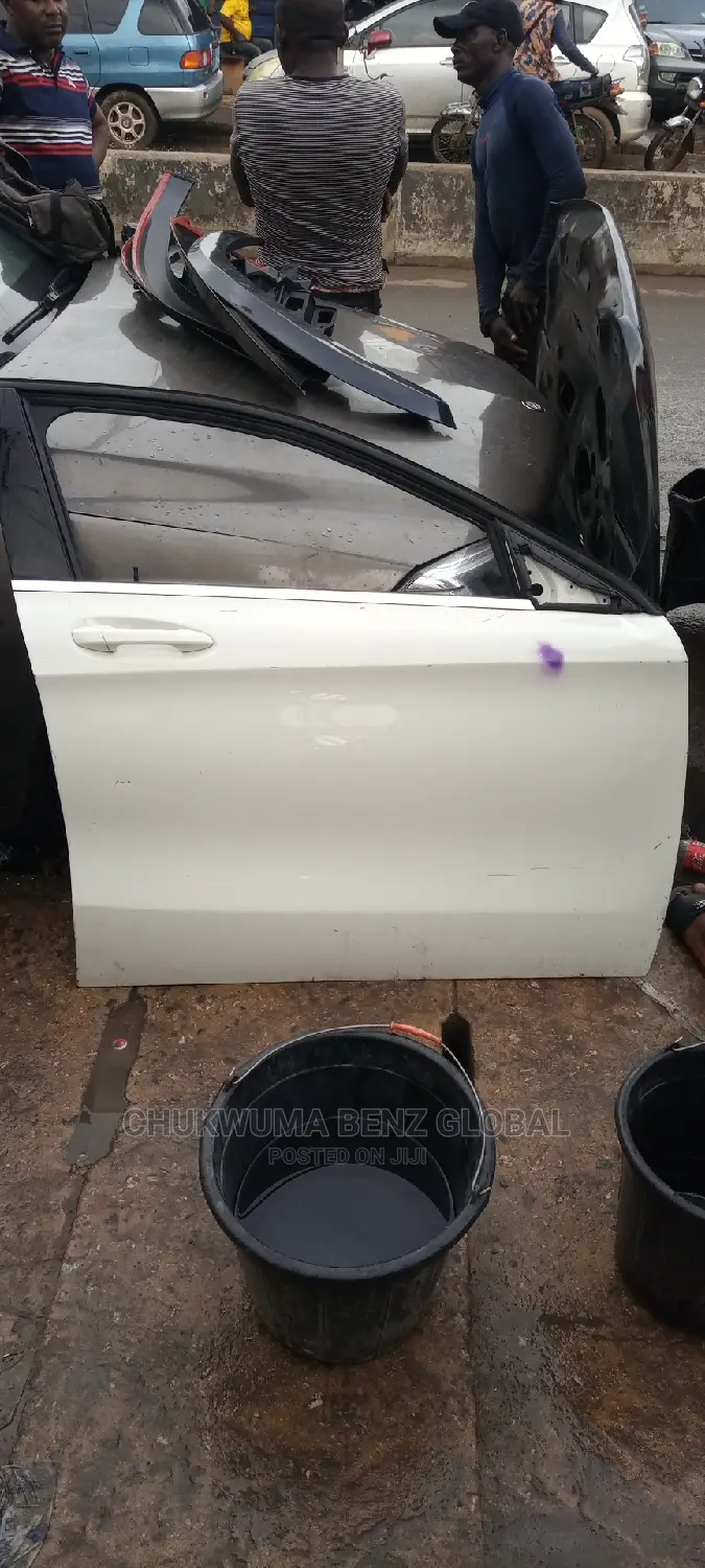 Fornt Door Gla 250 2017 Model