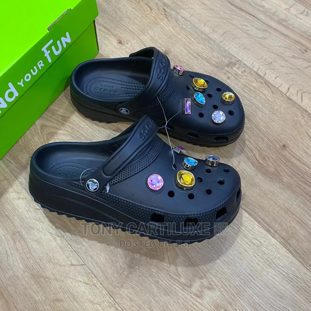 [*New*]- Wms Iconic Comfort Crocs*