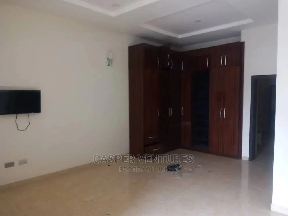 4bdrm Duplex in Dos Santos Gardens for rent