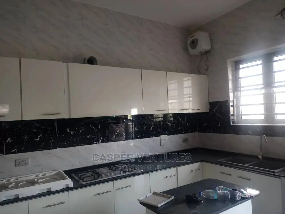 4bdrm Duplex in Dos Santos Gardens for rent