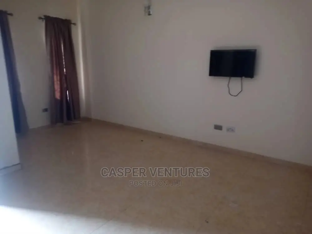4bdrm Duplex in Dos Santos Gardens for rent