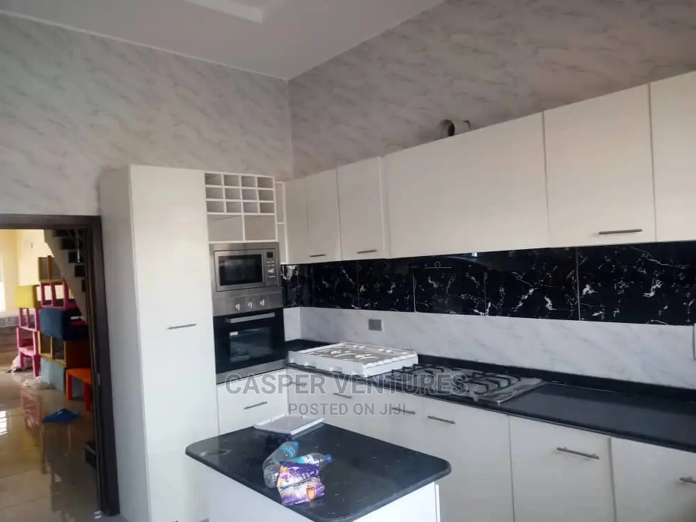 4bdrm Duplex in Dos Santos Gardens for rent