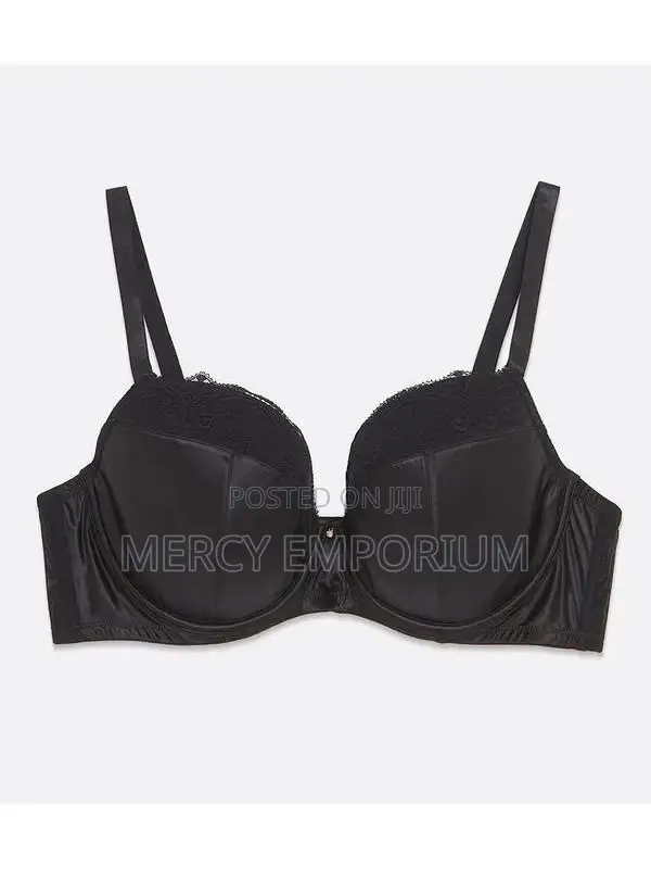 Black Bra Size 42E. Lace Padded Black Bra by New Look UK