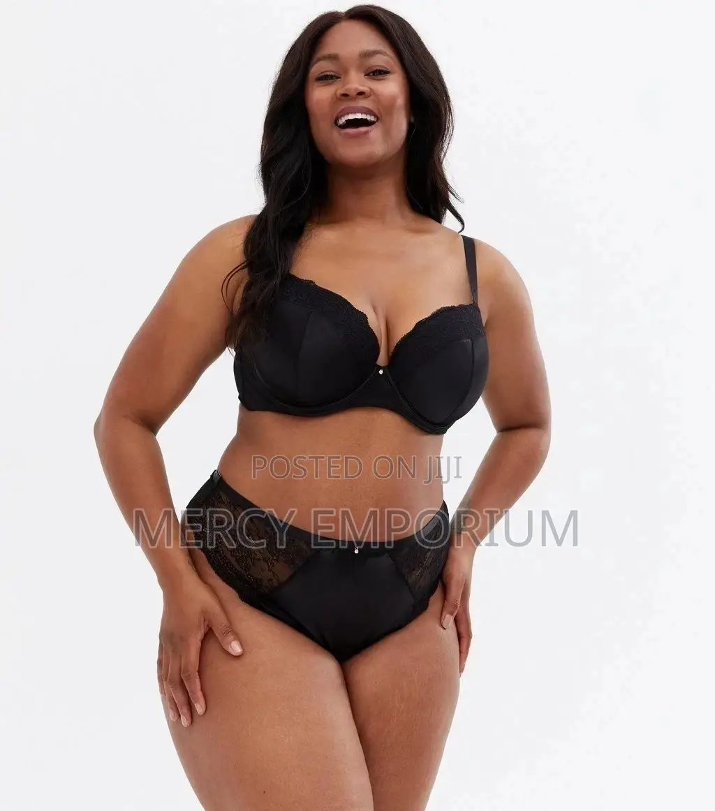 Black Bra Size 42E. Lace Padded Black Bra by New Look UK