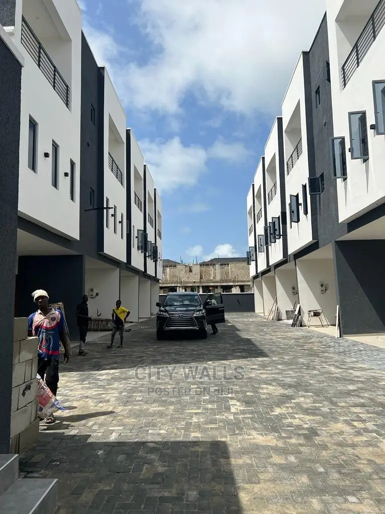4bdrm Townhouse / Terrace in Ikate for rent