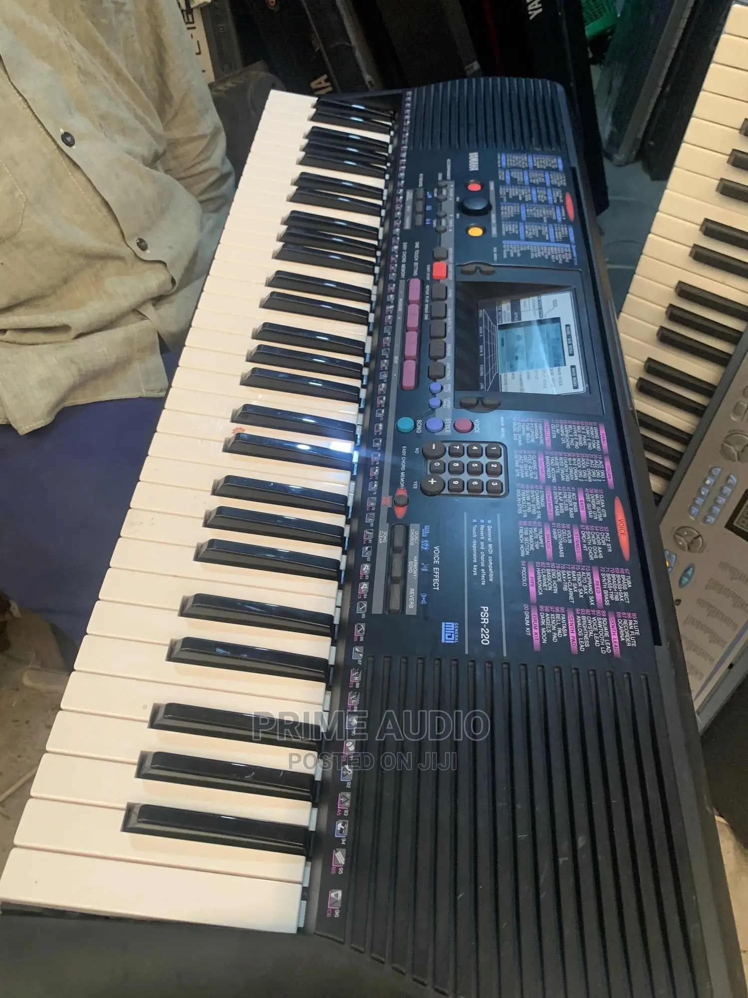 Yamaha PSR 220 Electronic Keyboard