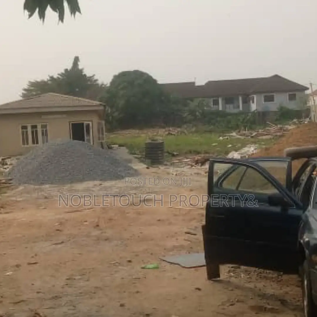 6plots Together Fence Round Along the Major Road at Adenson