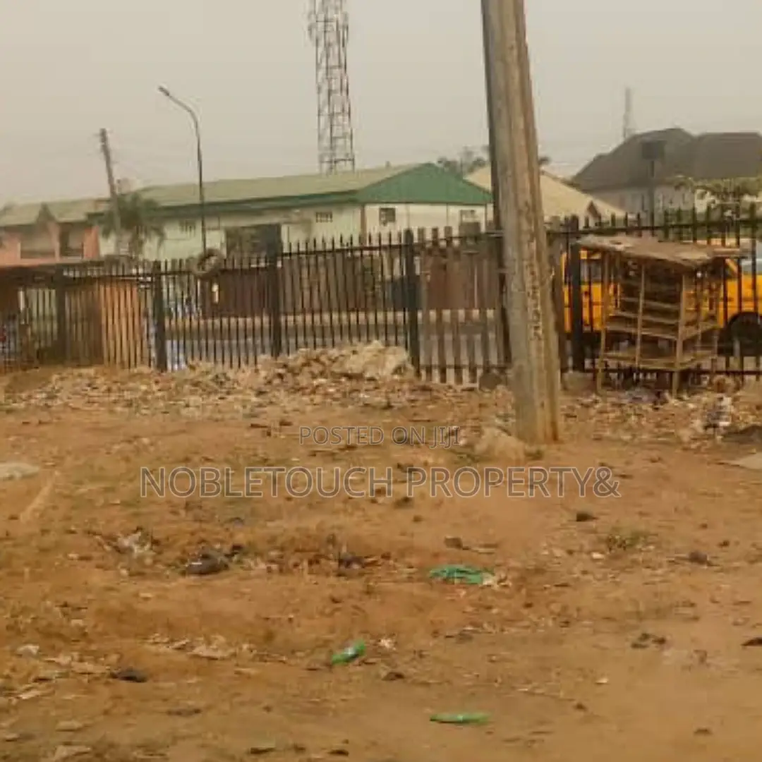 6plots Together Fence Round Along the Major Road at Adenson