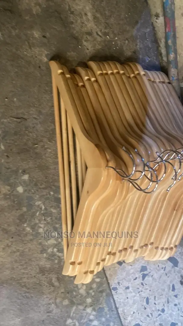 10 Pieces of Wooden Hangers Per Bundle