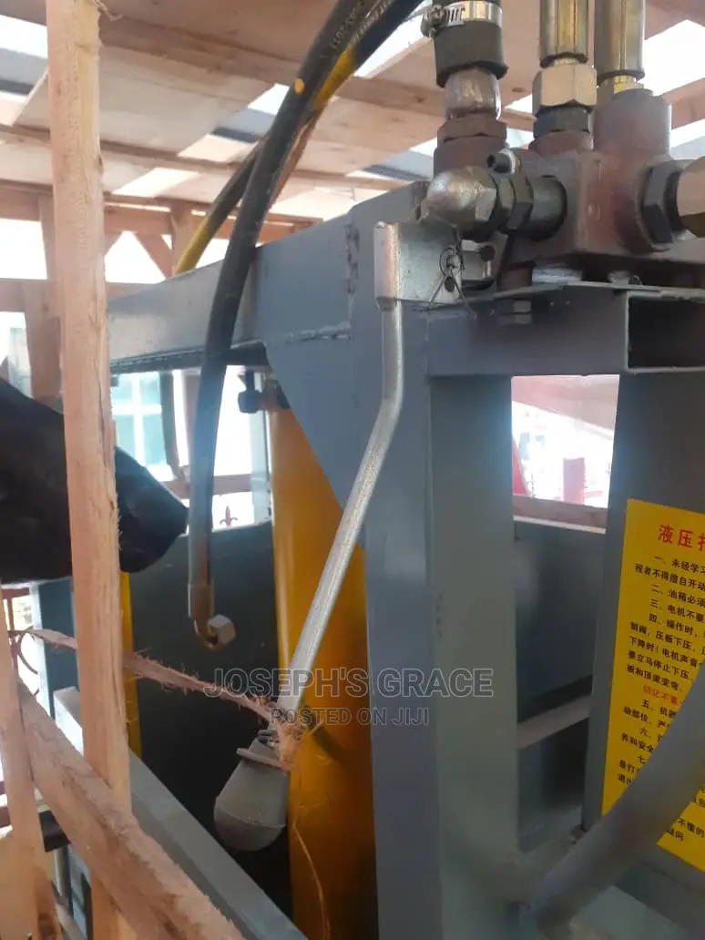 100kg Baler Machine (30 Tons) Japan