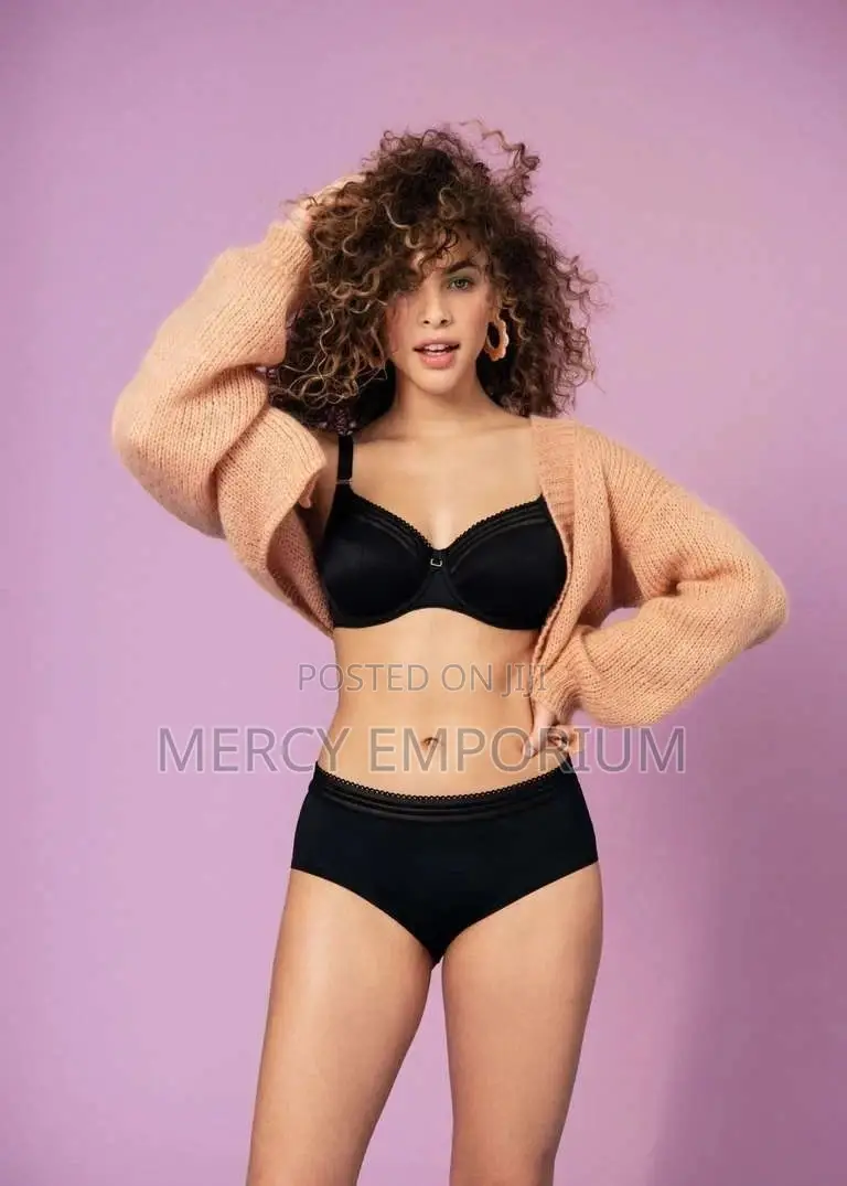 Side Support Black Bra. Non Padded Black Bra. Size 34DD Bra