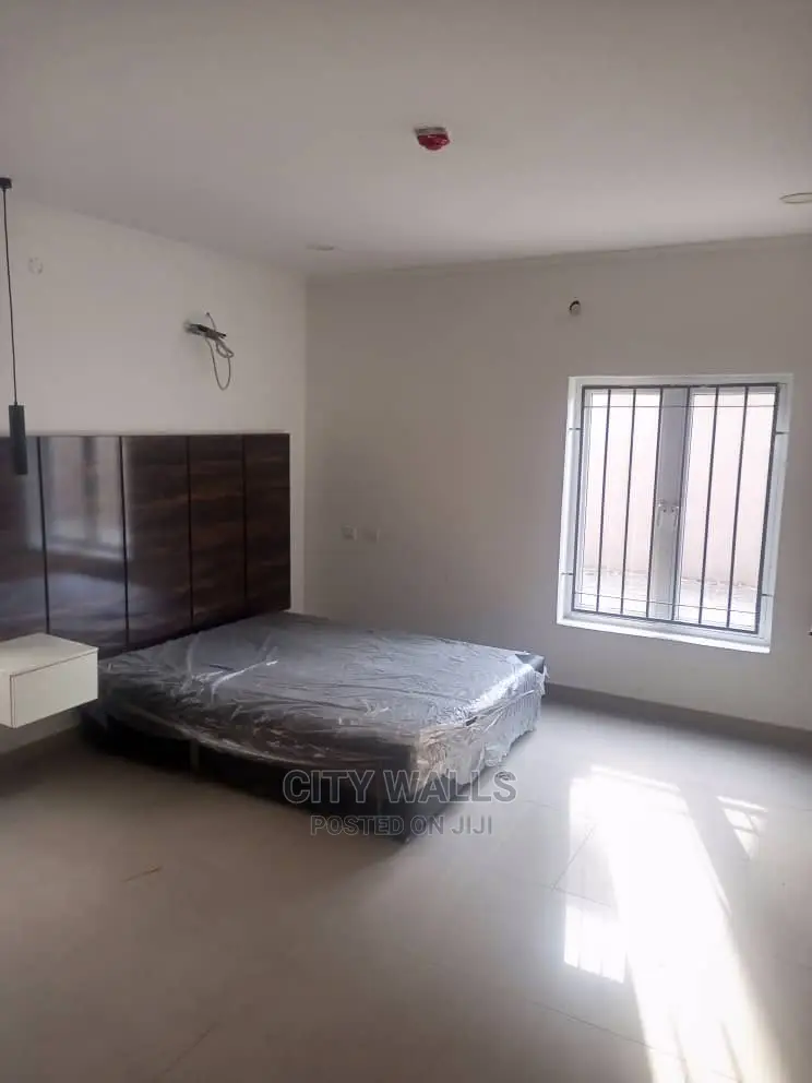 2bdrm Block of Flats in Chevy View Estate, Chevron for Sale