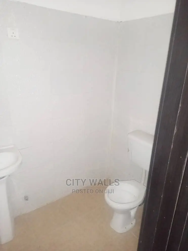 Mini Flat in Chevy View Estate, Chevron for Sale