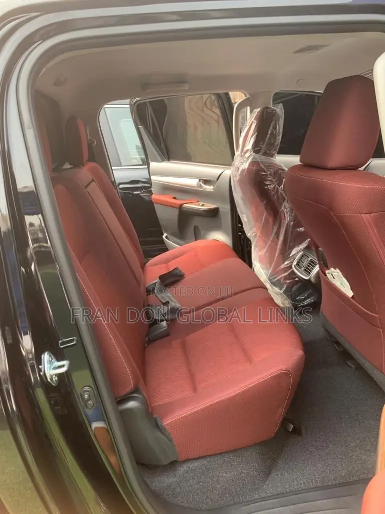New Toyota Hilux 2022 Black