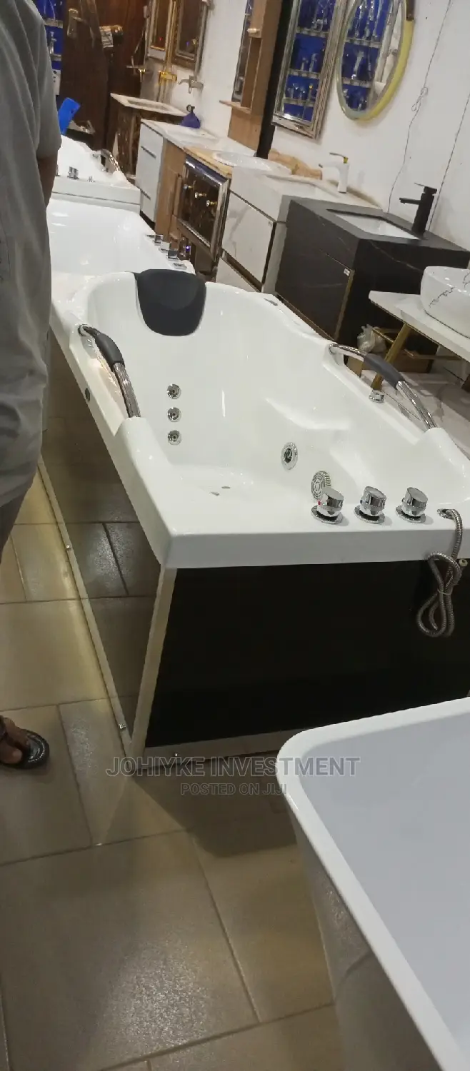 High Quality Ideal Standard Side Glass Jacuzzi