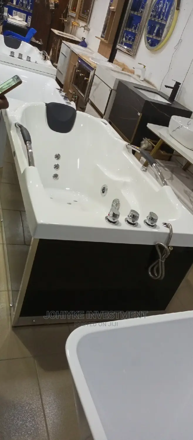 High Quality Ideal Standard Side Glass Jacuzzi