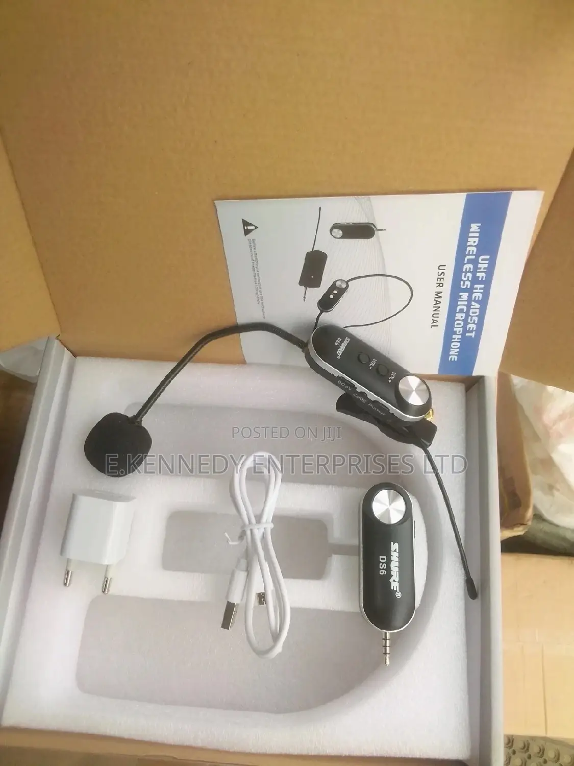Professional Shure UHF Universal Saxophone Microphone