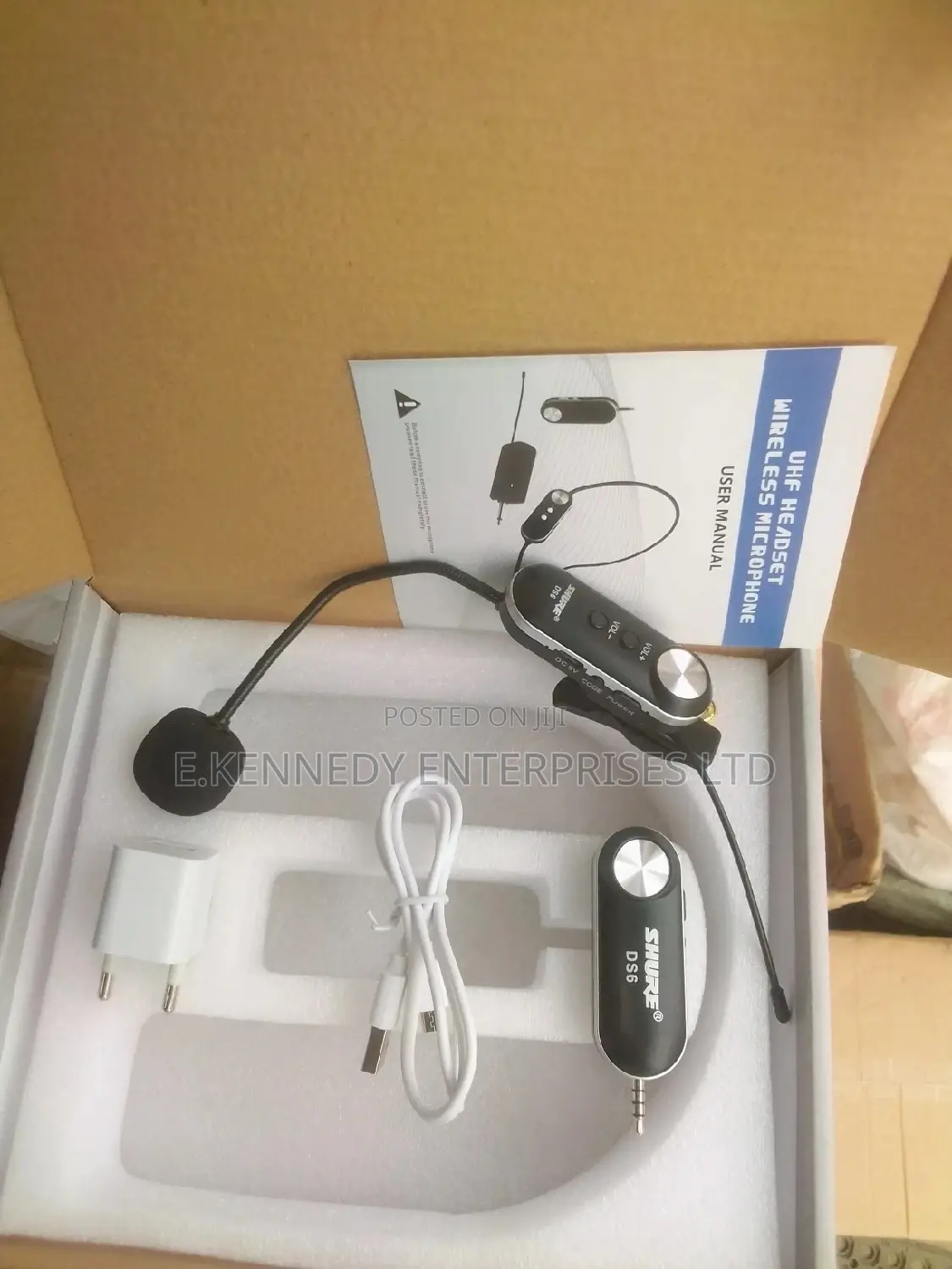Professional Shure UHF Universal Saxophone Microphone