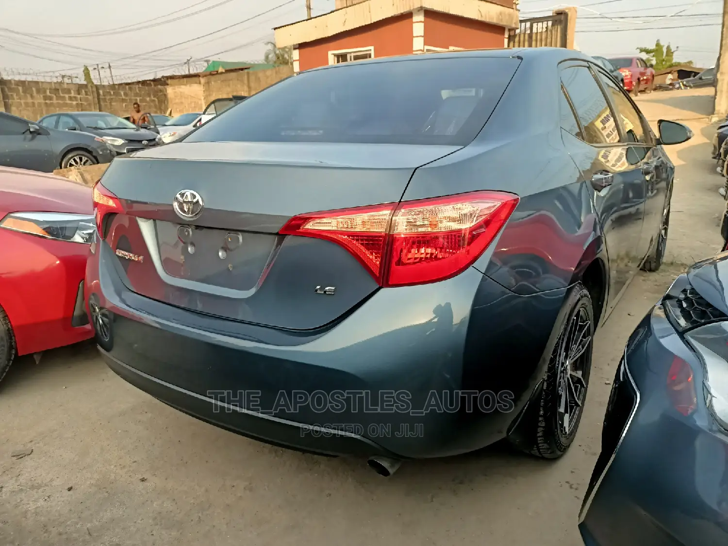 Toyota Corolla LE (1.8L 4cyl 2A) 2018 Gray