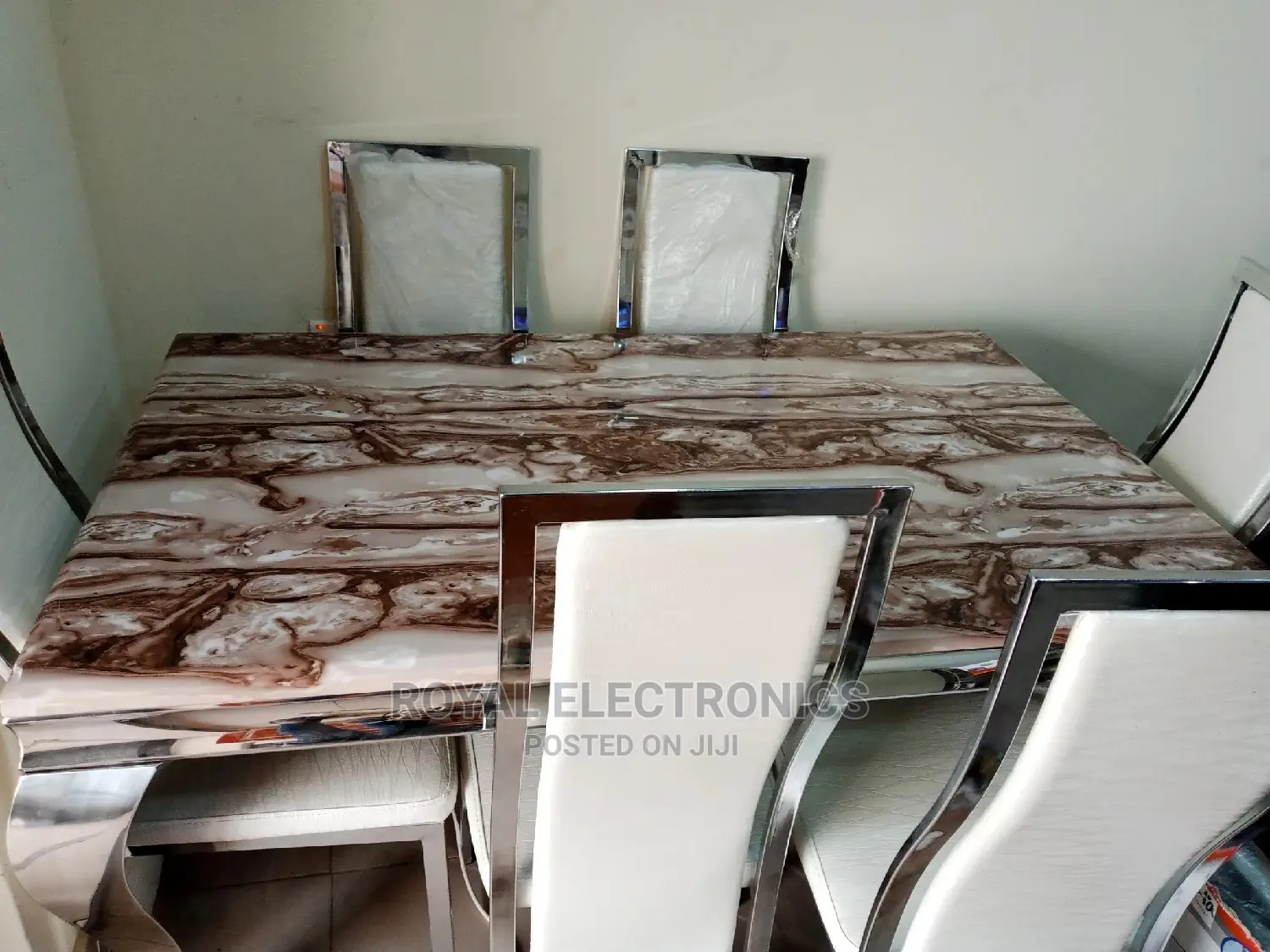 Very New Dinning Set With 6 Chairs With Complete Mable Set