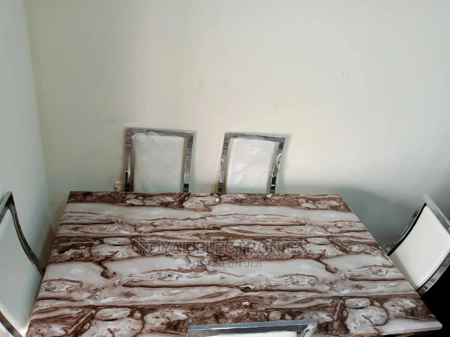 New Generic Dinning Set With 6 Chair With Complete Mable Set