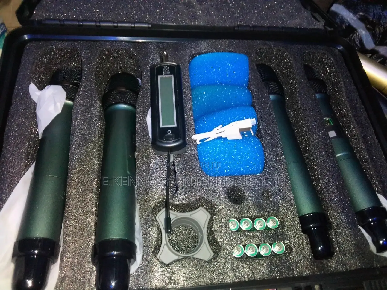 Professional 4 in 1 Unviersal Wireless Microphone