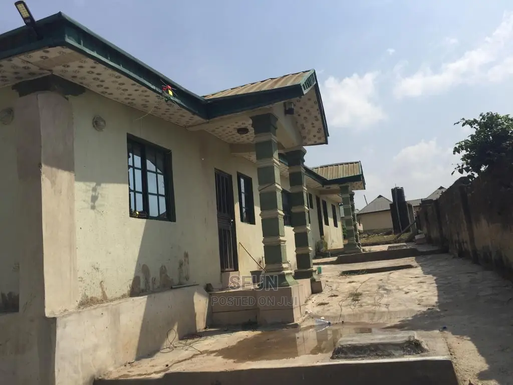 6bdrm Block of Flats in Oye for sale