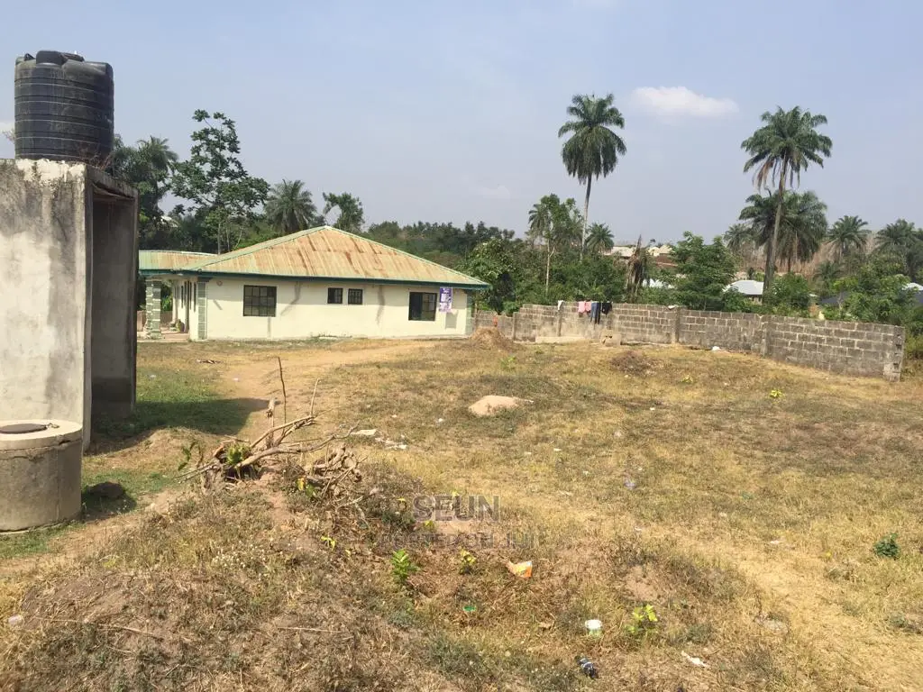 6bdrm Block of Flats in Oye for sale