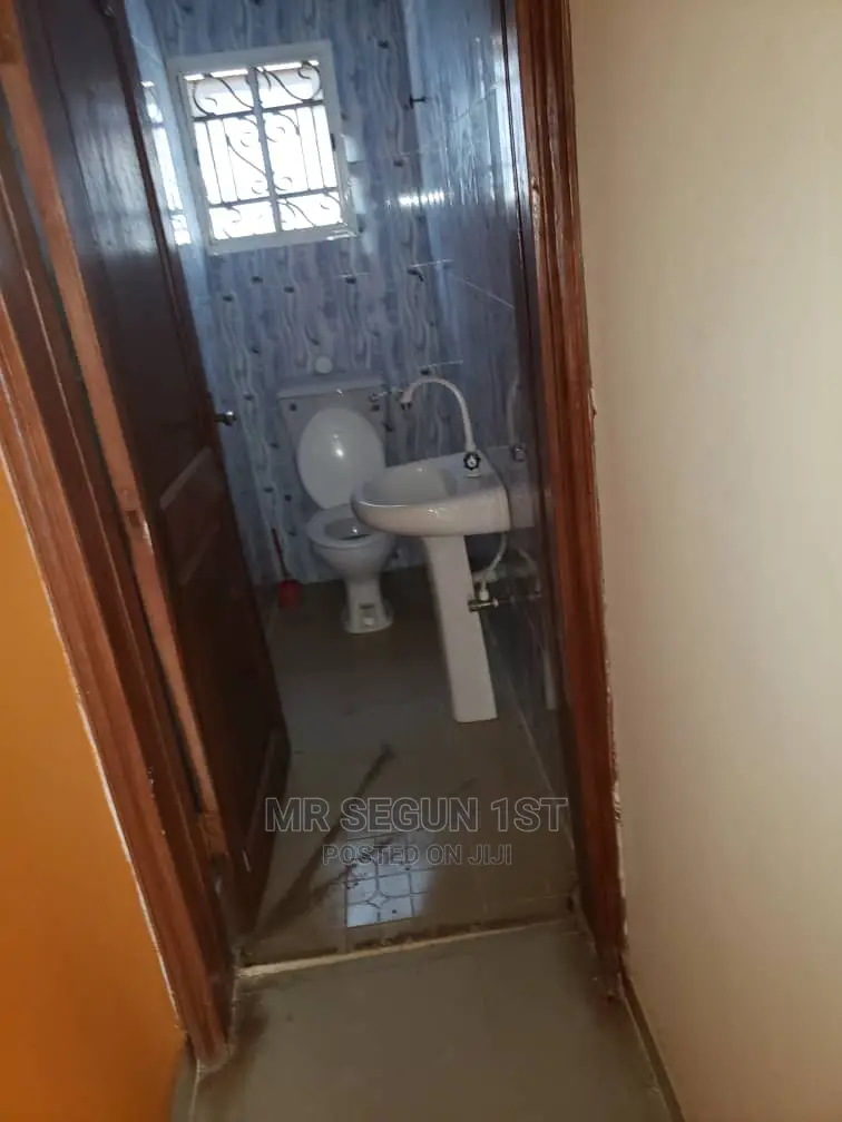 2bdrm Block of Flats in Arapaja Estate, Odo Ona for rent