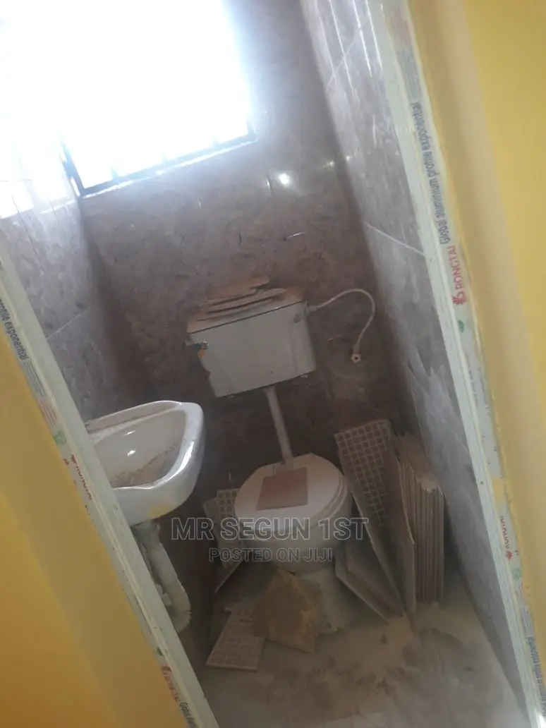 2bdrm Block of Flats in Arapaja Estate, Odo Ona for rent