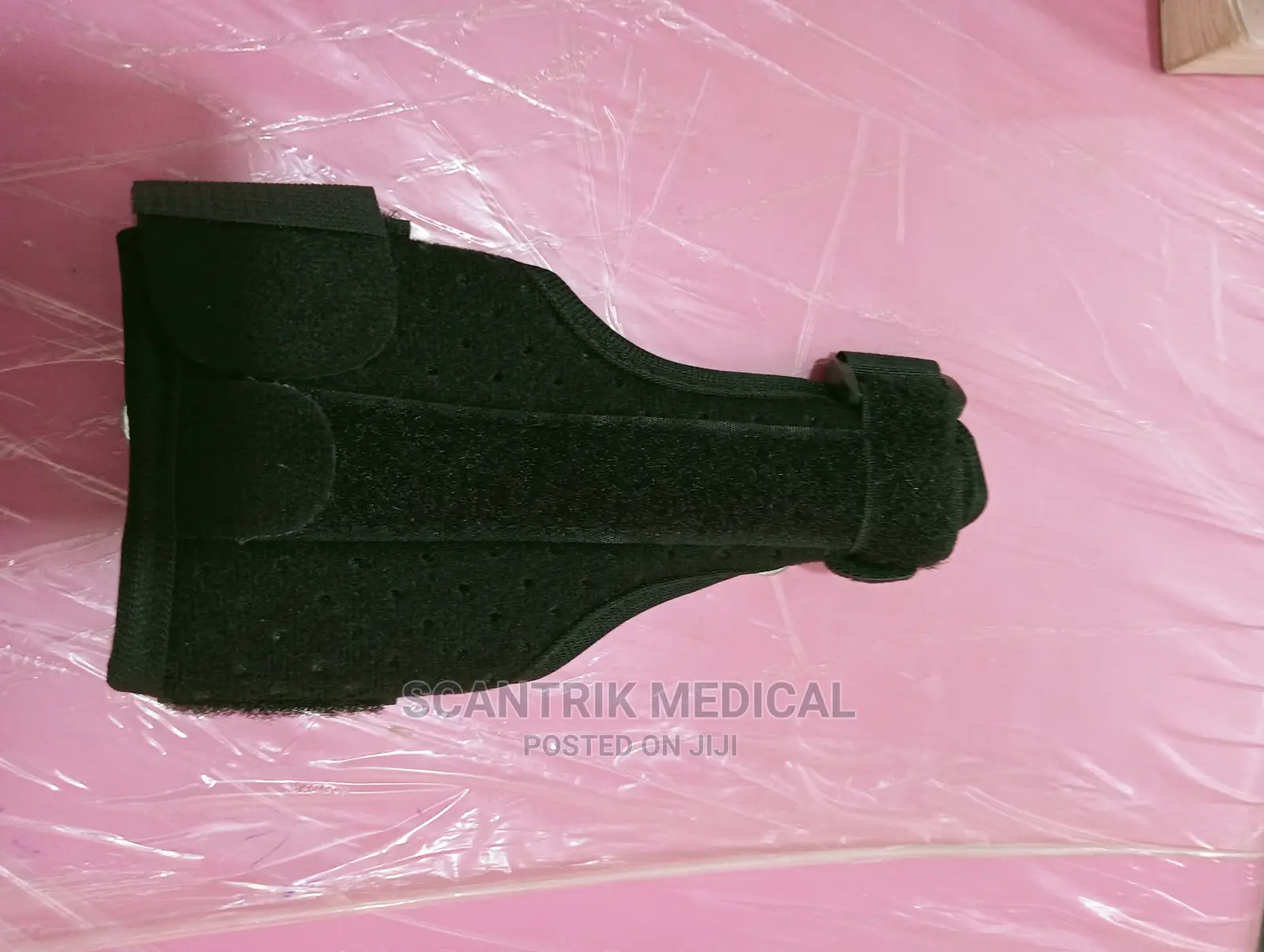 Thumb Splint Immobilizes Support