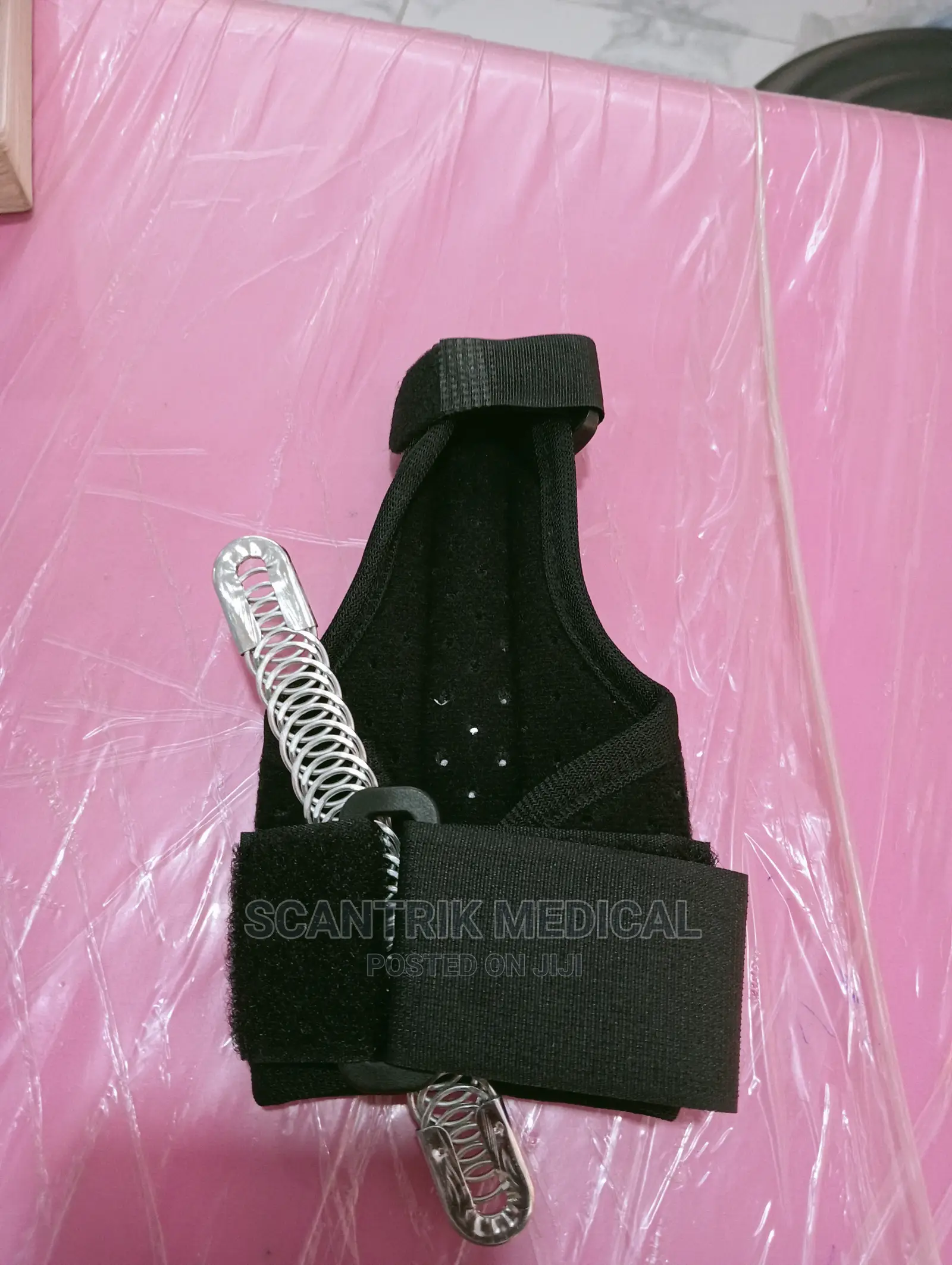 Portable Thumb Splint Immobilizes