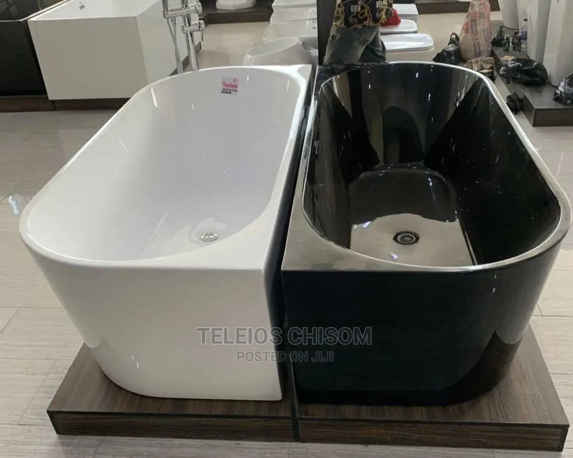 Acrylic Bathtub Sleek White and Black