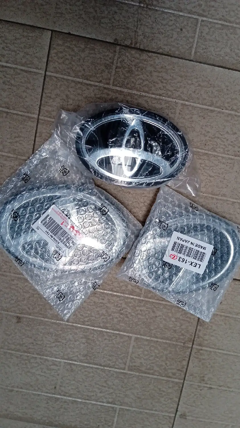 Glass Logo Toyota And Lexus